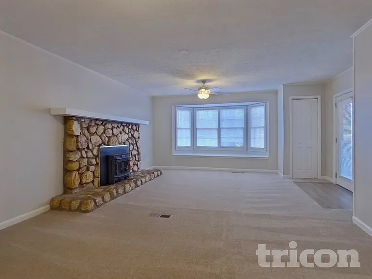 5020 Horton Pl — Photo 4