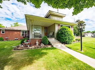 27240 Lake Front Dr, Beloit, OH 44609