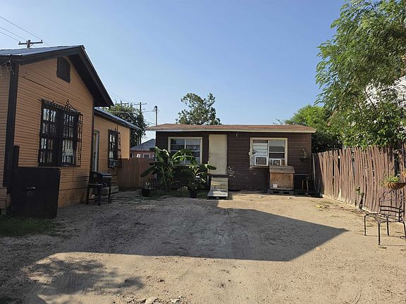 4th image of 1120 Scott St