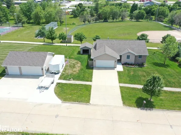 1203 Jessica Pkwy, Mount Ayr, IA 50854