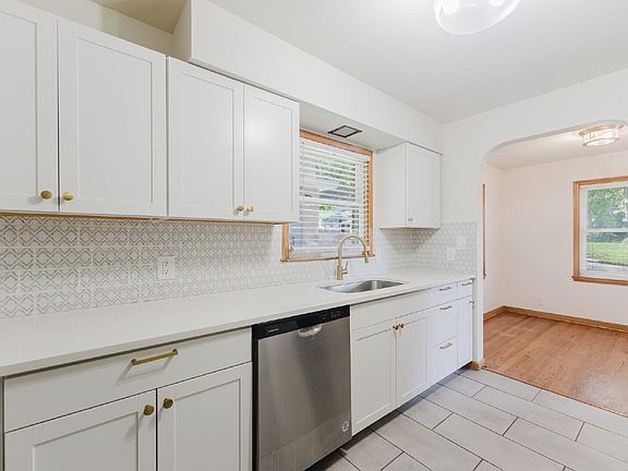 3rd image of 4926 Manderson St #1