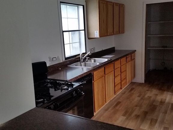 4th image of 411 Peachtree St