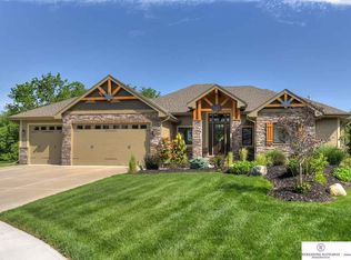 5266 Waterford Avenue Cir, Papillion, NE 68133