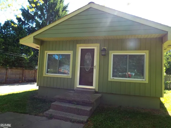 2740 Marlington Rd, Waterford, MI 48329