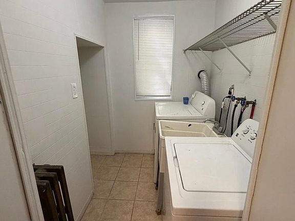 3rd image of 3155 Agate St