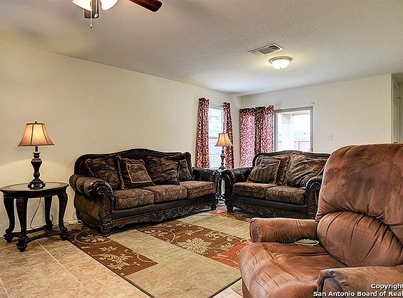 5th image of 327 Pleasanton Cir
