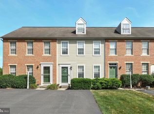 2795 Woodmont Dr, York, PA 17404