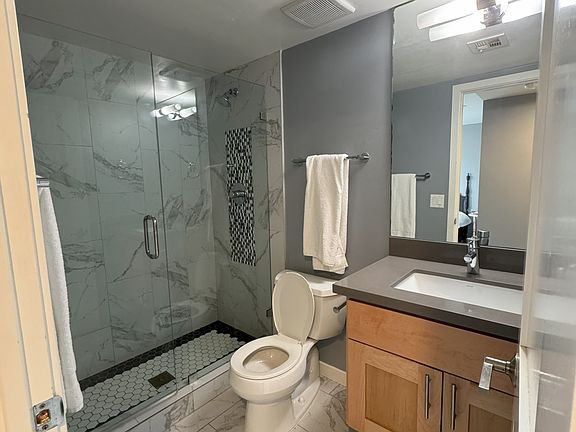 5th image of 802 Ostend Ct