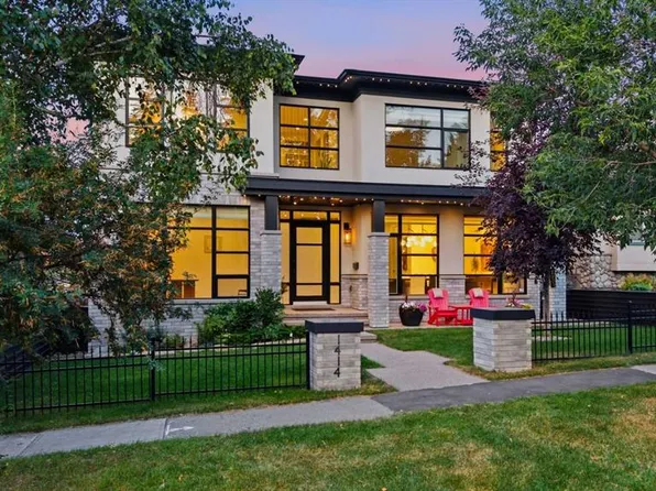 1414 W Scotland St SW, Calgary, AB T3C 2L4