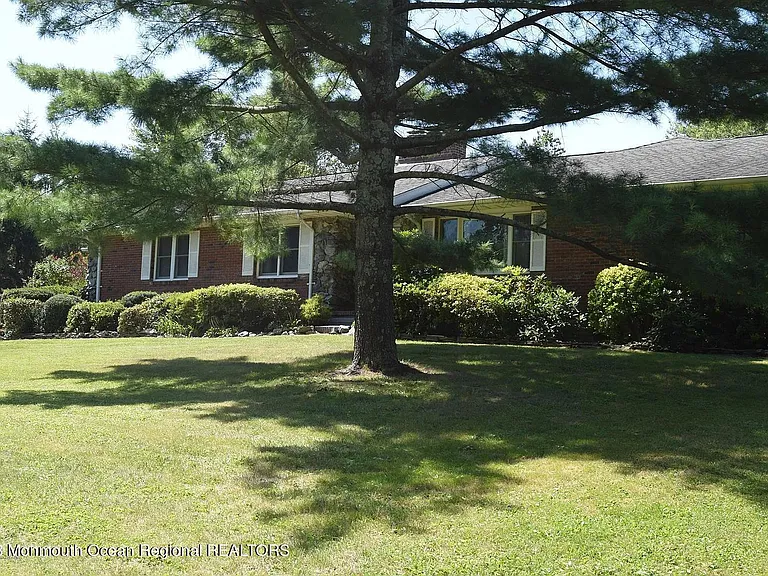470 Monmouth Pl — Photo 23