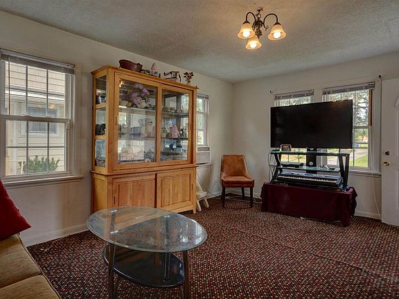 4th image of 1759 Weldon Ave