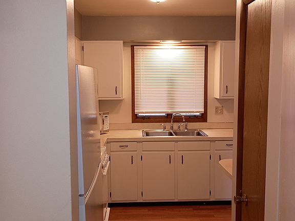 4th image of 14425 Lakeshore Dr #2