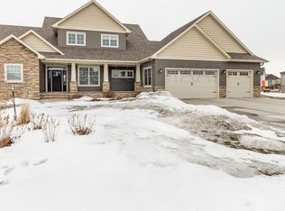 3450 Shadow Wood Ln, West Fargo, ND 58078