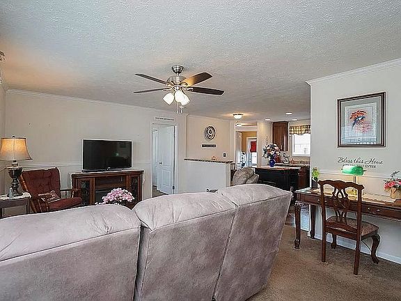 4th image of 284 Pebble Springs Dr