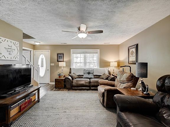 3rd image of 106 Red Bud Ln