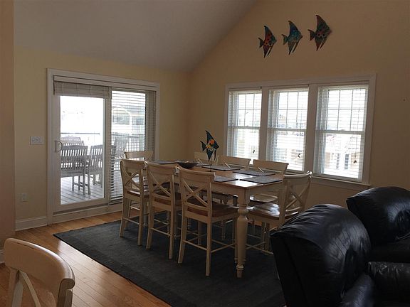 5th image of 104 36th St Unit 302