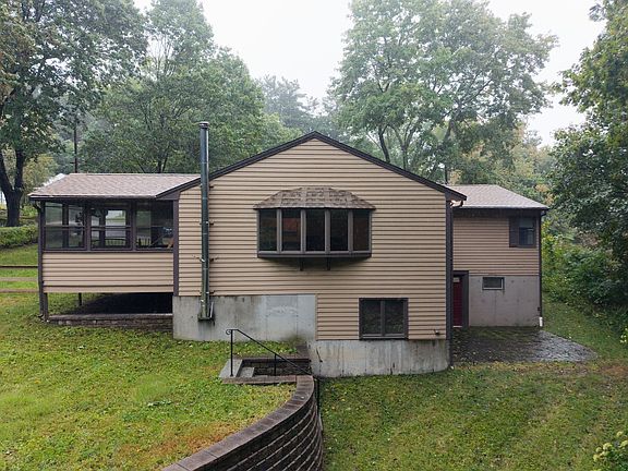 4th image of 39 Curley Dr