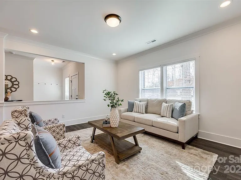 1241 Eastway Dr — Photo 10
