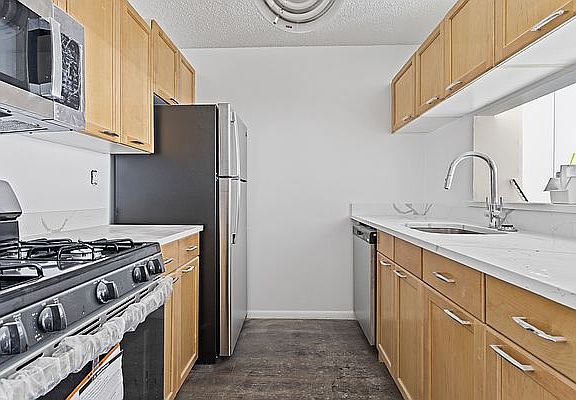 3rd image of 345 E 64th St APT 9B