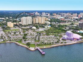 800 N Tamiami Trl