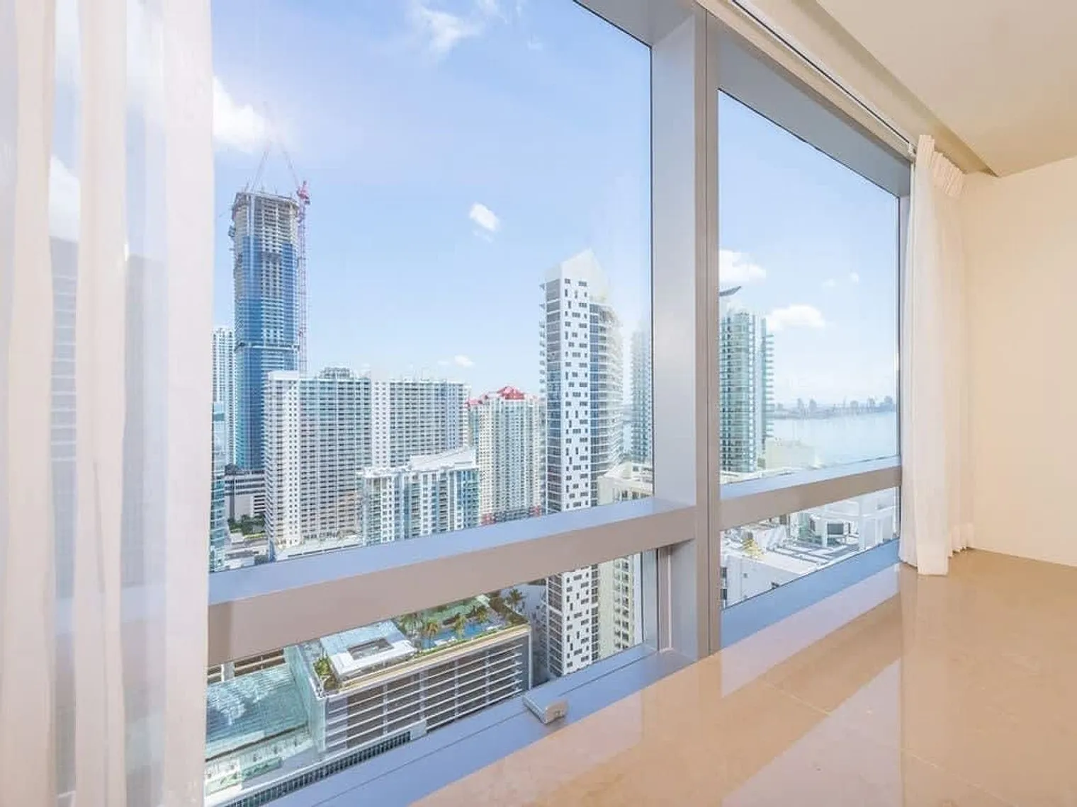 1 bed, 1.0 bath, 1065 sqft, $7,370 — Photo 4