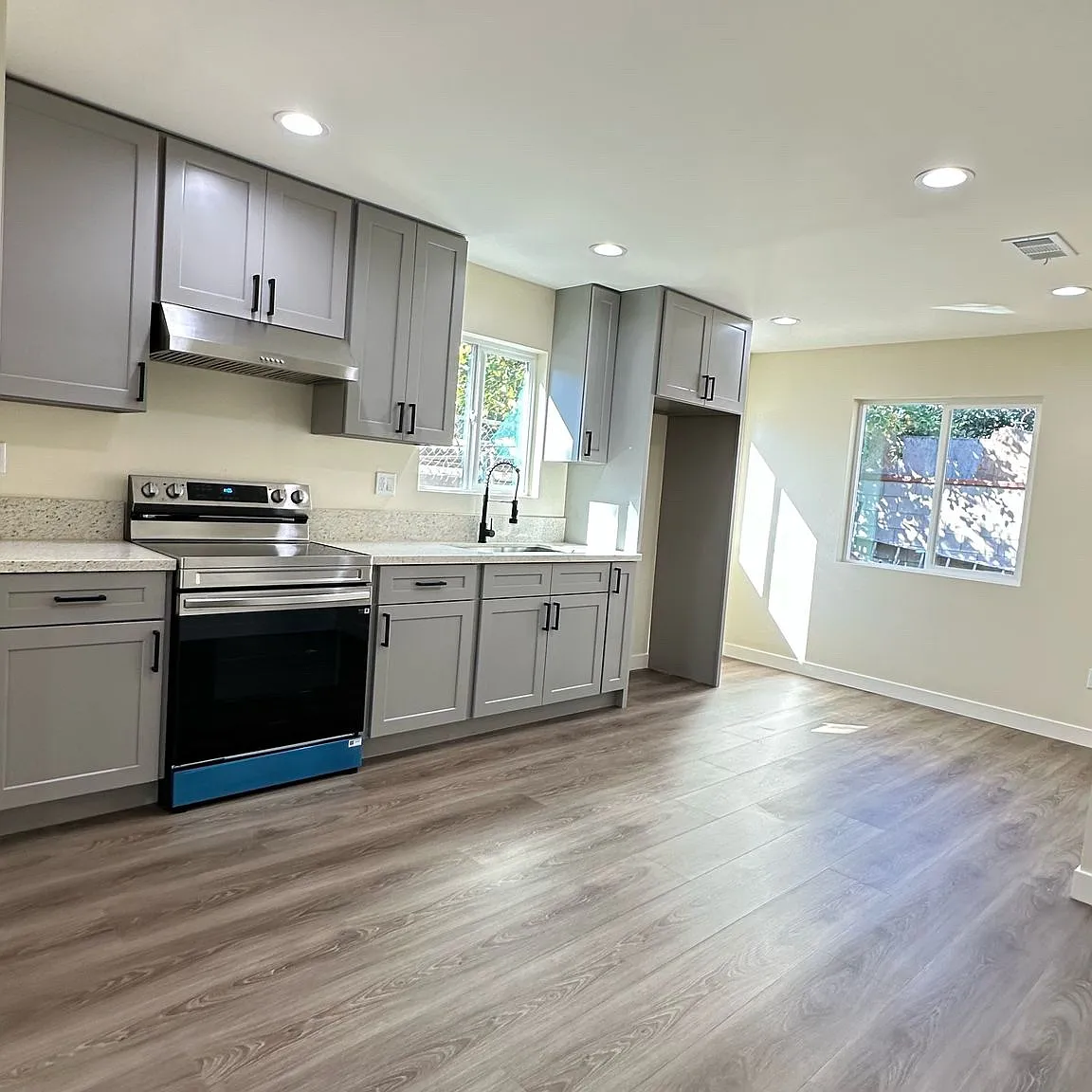 8259 Jumilla Ave — Photo 2
