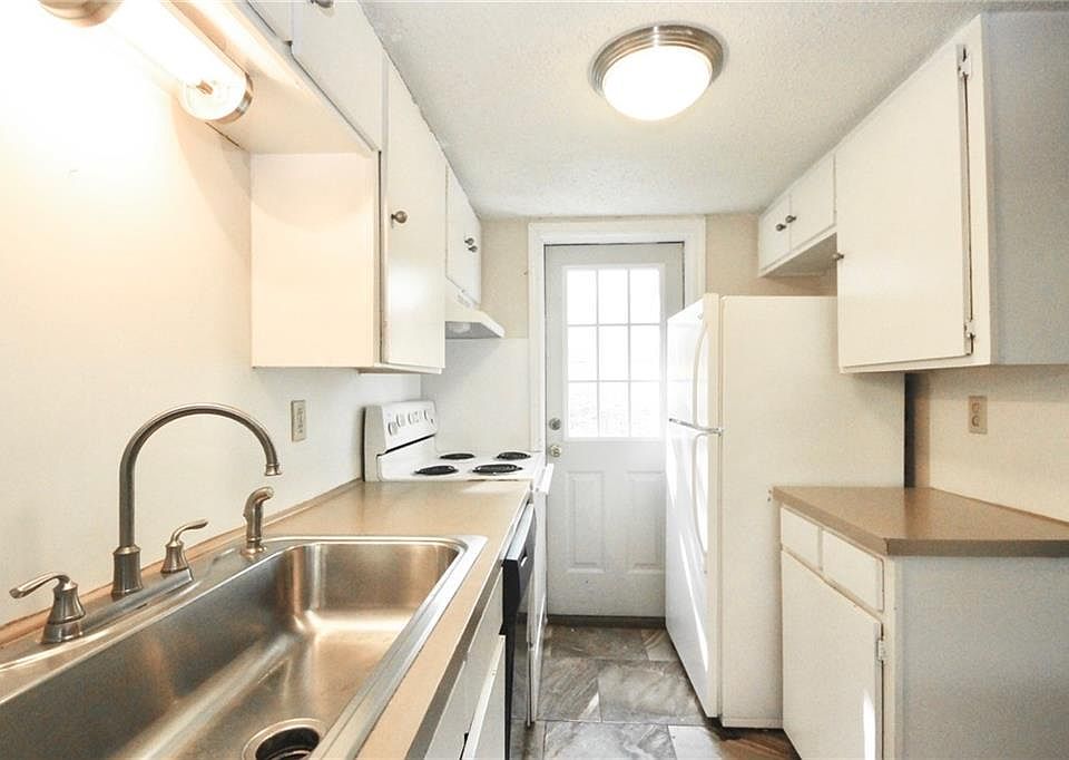 2nd image of 1600 West Ave APT 1