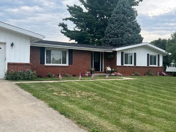 303 Locust St, Jacksonville, IL 62650