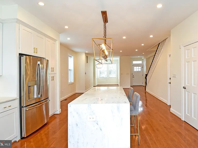 1117 Montello Ave NE — Photo 5