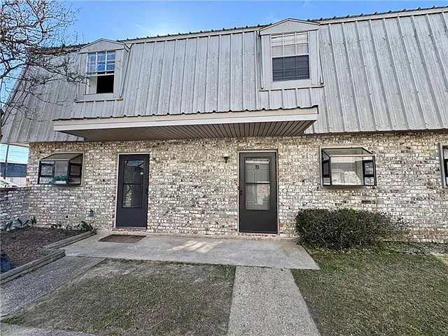 54 Carriage Ln #A — Photo 3
