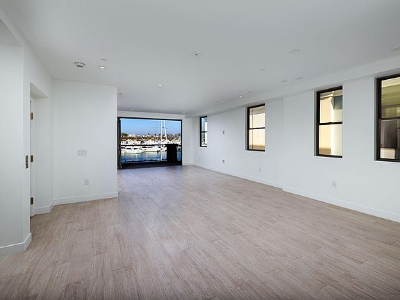 3rd image of 2260 Newport Blvd Suite 301