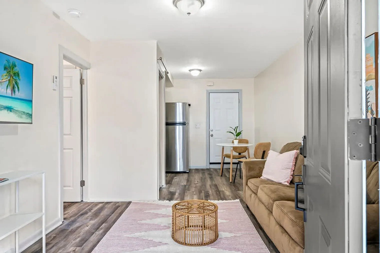 1 bed, 1.0 bath, 581 sqft, $3,275 — Photo 2