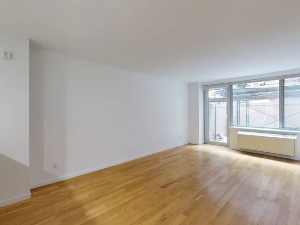 120 W. 21st image 2 of 9