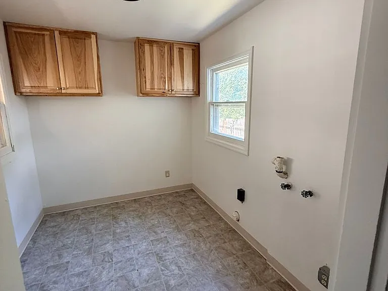 1399 Maclay Dr — Photo 12