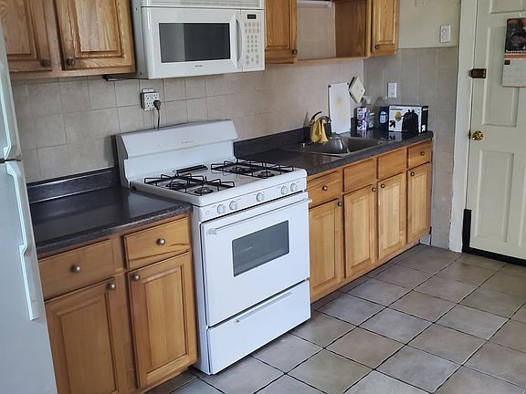 2nd image of 76 Wallace St #9