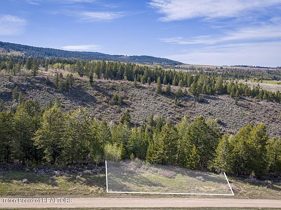 2nd image of 3660 Grandview Dr