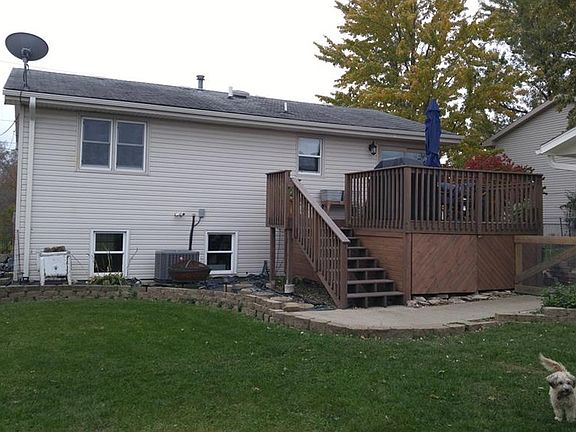 3rd image of 105 W Laura Ln