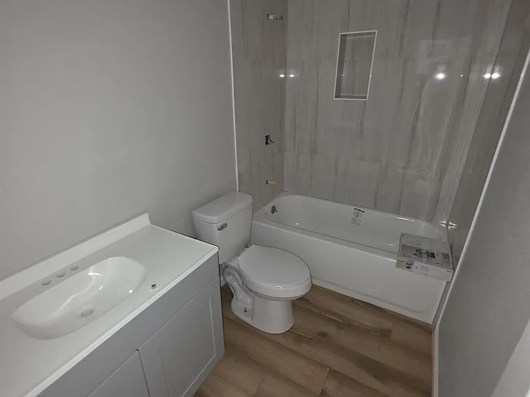 2718 Kenwood Rd #28 — Photo 7