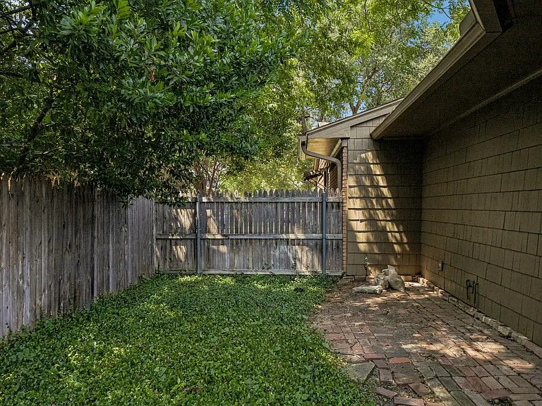 3566 Princess Ln — Photo 32