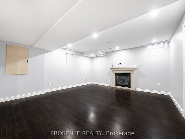 8 Macbean Cres — Photo 46