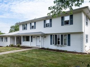 33 Carriage Dr, Lincoln, RI 02865