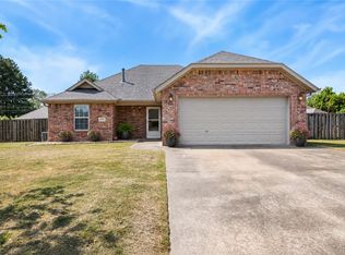 2369 Sara Alice Ct, Fayetteville, AR 72701