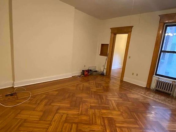 3rd image of 134 W 74th St #3D