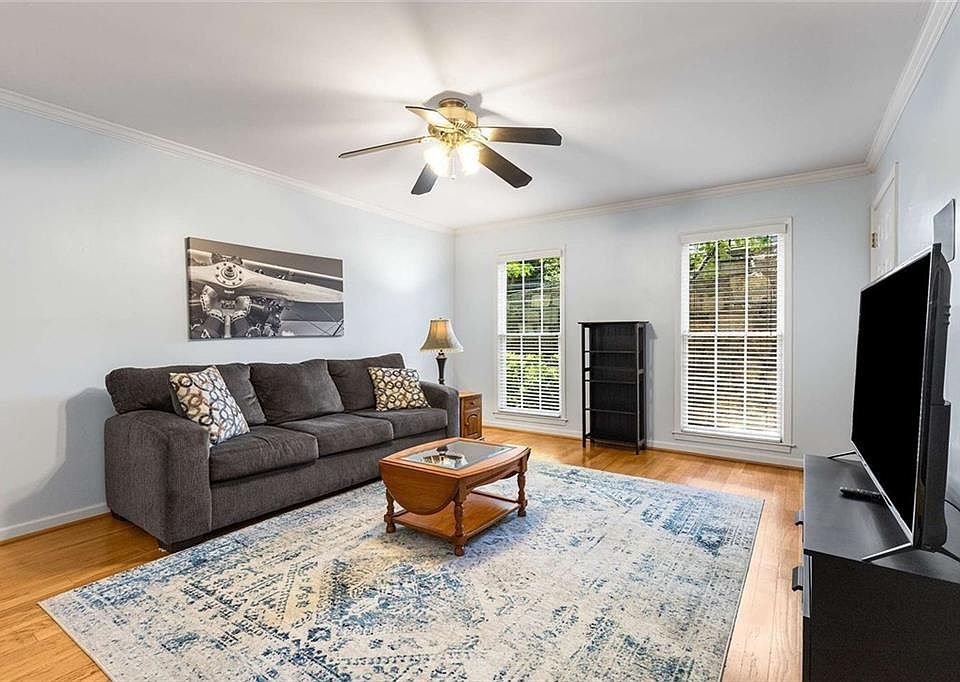 1st image of 1101 Collier Rd. #P2