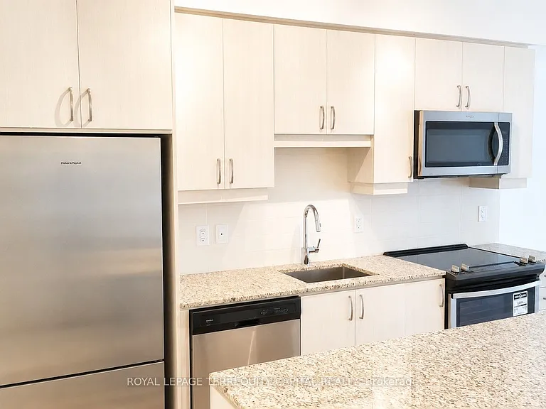 9201 Yonge St #NW-407 — Photo 2