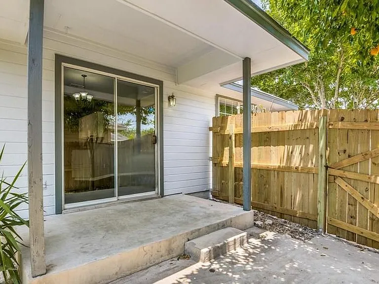 2066 Bentwood Dr — Photo 7