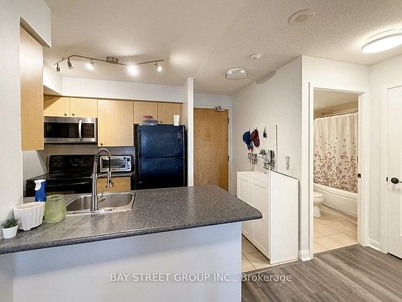 4th image of 4968 Yonge St #1202