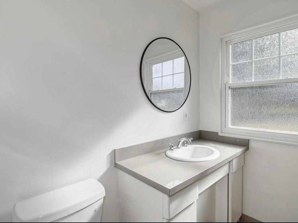 1st image of 3407 Windsor Dr