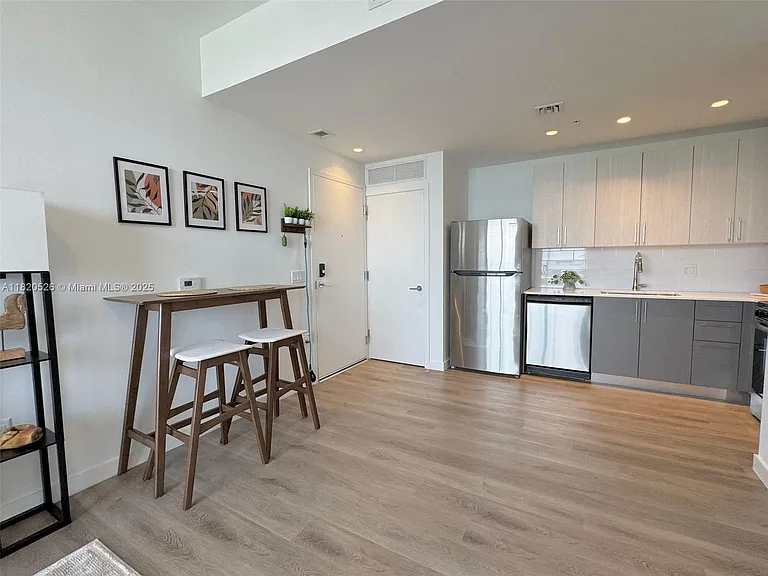 1642 NE 1st Ave #2303 — Photo 6