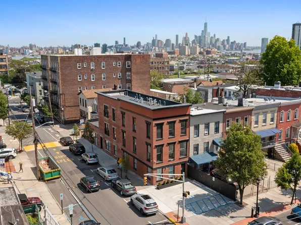 520 New York Avenue image 8 of 11